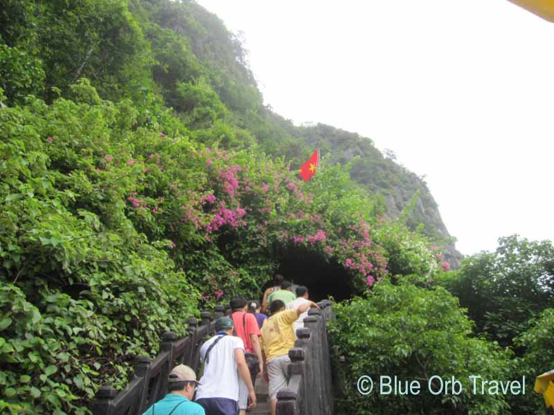 Entrance to Thien Cung Cave